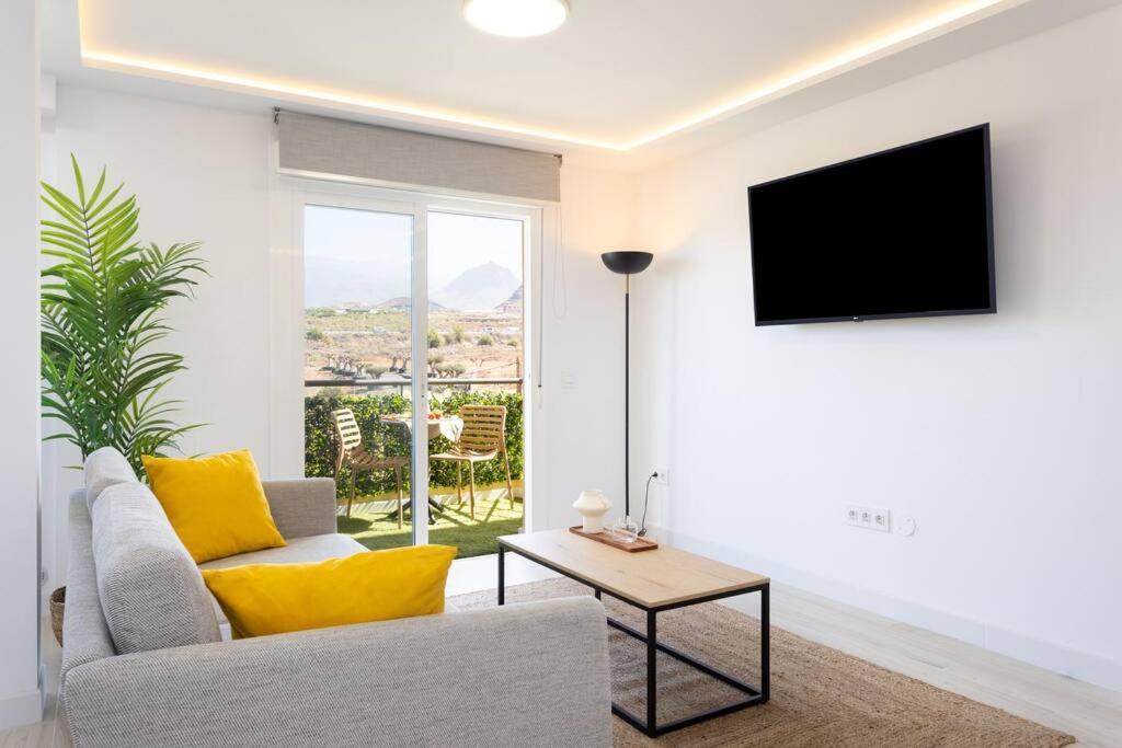 Sunnyland Apartment Arona Cho Esterno foto